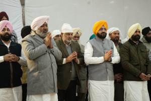 ਕੈਬਨਿਟ ਮੰਤਰੀ ਹਰਪਾਲ ਚੀਮਾ, ਤਰੁਨਪ੍ਰੀਤ ਸੌਂਦ, ਹਰਜੋਤ ਬੈਂਸ, ਡਾ. ਰਵਜੋਤ, ਲਾਲ ਚੰਦ ਕਟਾਰੂਚੱਕ ਨੇ ਗੁਰੂ ਚਰਨਾਂ 'ਚ ਲਗਾਈ ਹਾਜ਼ਰੀ