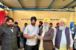 ਪਿੰਡ ਮਿੱਡਾ ‘ਚ ਮੁੱਖ ਮੰਤਰੀ ਸਿਹਤ ਬੀਮਾ ਯੋਜਨਾ ਤਹਿਤ 10 ਲੱਖ ਰੁਪਏ ਤੱਕ ਮੁਫ਼ਤ ਇਲਾਜ ਲਈ ਹੈਲਥ ਕਾਰਡ ਬਣਾਉਣ ਦੀ ਸ਼ੁਰੂਆਤ – ਖੁੱਡੀਆਂ