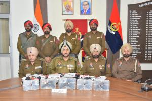 ਹਥਿਆਰ ਤਸਕਰੀ ਵਾਲੇ ਮਾਡਿਊਲ ਨਾਲ ਸਬੰਧਤ ਦੋ ਵਿਅਕਤੀ 5 ਅਤਿ-ਆਧੁਨਿਕ ਪਿਸਤੌਲਾਂ ਸਮੇਤ ਅੰਮ੍ਰਿਤਸਰ ਤੋਂ ਗ੍ਰਿਫ਼ਤਾਰ