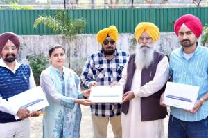 ਗੁਰਮੀਤ ਸਿੰਘ ਖੁੱਡੀਆਂ ਨੇ ਸਾਥੀ ਪੋਰਟਲ ਕਾਰਜਾਂ ਨੂੰ ਸੁਚਾਰੂ ਬਣਾਉਣ ਲਈ ਸੀਡ ਸਰਟੀਫ਼ਿਕੇਸ਼ਨ ਅਫ਼ਸਰਾਂ ਨੂੰ  ਸੌਂਪੇ 40 ਟੈਬਲੇਟਸ