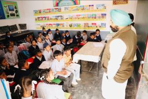 2,000 ਤੋਂ ਵੱਧ ਸਰਕਾਰੀ ਸਕੂਲਾਂ ਦਾ ਨਿਰੀਖਣ ਕਰਨ ਵਾਲੇ ਪੰਜਾਬ ਦੇ ਪਹਿਲੇ ਸਿੱਖਿਆ ਮੰਤਰੀ ਬਣੇ ਹਰਜੋਤ ਸਿੰਘ ਬੈਂਸ