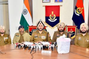 ਅੰਮ੍ਰਿਤਸਰ ਵਿੱਚ ਸਰਹੱਦ ਪਾਰੋਂ ਚੱਲ ਰਹੇ ਨਾਰਕੋ-ਤਸਕਰੀ ਨੈੱਟਵਰਕ ਦਾ ਪਰਦਾਫਾਸ਼; 7.6 ਕਿਲੋਗ੍ਰਾਮ ਹੈਰੋਇਨ, 21 ਹਜ਼ਾਰ ਰੁਪਏ ਦੀ ਡਰੱਗ ਮਨੀ ਸਮੇਤ ਦੋ ਗ੍ਰਿਫ਼ਤਾਰ