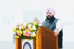 ਦੇਸ਼ ਦੀ ਪ੍ਰਗਤੀ ਵਿੱਚ ਵਿਗਿਆਨ ਦੀ ਅਹਿਮ ਭੂਮਿਕਾ: ਹਰਜੋਤ ਬੈਂਸ ਨੇ ਵਿਦਿਆਰਥੀਆਂ ਨੂੰ ਆਪਣੀ ਜਿਗਿਆਸਾ ਵਧਾਉਣ ਲਈ ਕੀਤਾ ਉਤਸ਼ਾਹਿਤ