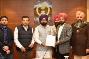 ਮਾਲ ਮੰਤਰੀ ਹਰਦੀਪ ਸਿੰਘ ਮੁੰਡੀਆਂ ਨੇ ਨਾਇਬ ਤਹਿਸੀਲਦਾਰਾਂ ਵਜੋਂ ਪਦਉੱਨਤ ਹੋਏ 16 ਅਧਿਕਾਰੀਆਂ ਨੂੰ ਸੌਂਪੇ ਤਰੱਕੀ ਪੱਤਰ