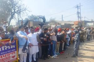 ਆਪ ਆਗੂਆਂ ਨੇ ਅੰਮ੍ਰਿਤਸਰ ਵਿੱਚ ਹਰਿਆਣਾ ਦੇ ਮੁੱਖ ਮੰਤਰੀ ਨਾਇਬ ਸਿੰਘ ਸੈਣੀ ਨੂੰ ਦਿਖਾਏ ਕਾਲੇ ਝੰਡੇ