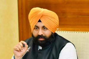 ਫ਼ਾਜ਼ਿਲਕਾ ਦੇ ਬਸਤੀ ਹਜ਼ੂਰ ਸਕੂਲ ਦੇ ਮੁੜ ਨਿਰਮਾਣ ਦੇ ਹੁਕਮ, ਛੇ ਮਹੀਨਿਆਂ ਵਿੱਚ ਤਿਆਰ ਹੋਵੇਗੀ ਨਵੀਂ ਇਮਾਰਤ: ਹਰਜੋਤ ਸਿੰਘ ਬੈਂਸ