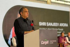 ਕੈਬਿਨੇਟ ਮੰਤਰੀ ਸੰਜੀਵ ਅਰੋੜਾ ਵੱਲੋਂ ਵਜ਼ੀਰਾਬਾਦ, ਮੰਡੀ ਗੋਬਿੰਦਗੜ੍ਹ ਵਿਖੇ ਕਾਰਗਿਲ ਦੇ ਦੱਖਣੀ ਏਸ਼ੀਆ ਦੇ ਸਭ ਤੋਂ ਵੱਡੇ ਪਸ਼ੂ ਚਾਰੇ ਦੇ ਨਿਰਮਾਣ ਪਲਾਂਟ ਦਾ ਉਦਘਾਟਨ