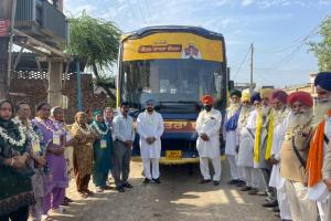 ਮੁੱਖ ਮੰਤਰੀ ਤੀਰਥ ਯਾਤਰਾ ਤਹਿਤ ਪਿੰਡ ਚੰਦਬਾਜਾ ਤੋਂ ਸ਼ਰਧਾਲੂਆਂ ਦੀ ਬੱਸ ਧਾਰਮਿਕ ਅਸਥਾਨਾਂ ਲਈ ਰਵਾਨਾ