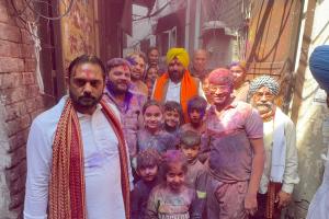 ਕੈਬਨਿਟ ਮੰਤਰੀ ਹਰਭਜਨ ਸਿੰਘ ਈਟੀਓ ਨੇ ਜੰਡਿਆਲਾ ਗੁਰੂ ਨਿਵਾਸੀਆਂ ਨਾਲ ਖੇਡੀ ਹੋਲੀ