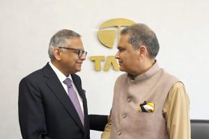 ਉਦਯੋਗ ਮੰਤਰੀ ਸੰਜੀਵ ਅਰੋੜਾ ਵੱਲੋਂ ਪ੍ਰਗਤੀਸ਼ੀਲ ਪੰਜਾਬ ਨਿਵੇਸ਼ਕ ਸੰਮੇਲਨ 2026 ਤੋਂ ਪਹਿਲਾਂ ਟਾਟਾ ਸੰਨਜ਼ ਦੇ ਚੇਅਰਪਰਸਨ ਐਨ. ਚੰਦਰਸ਼ੇਖਰਨ ਅਤੇ ਸਨ ਫਾਰਮਾ ਦੇ ਚੇਅਰਮੈਨ ਦਿਲੀਪ ਸ਼ੰਘਵੀ ਸਮੇਤ ਹੋਰਨਾਂ ਉਦਯੋਗਪਤੀਆਂ ਨਾਲ ਸੂਬੇ 'ਚ ਨਿਵੇਸ਼ ਦੇ ਮੌਕਿਆਂ ਬਾਰੇ ਵਿਚਾਰ-ਚਰਚਾ