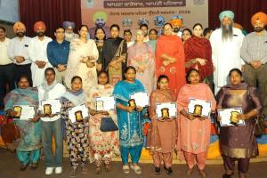 “ਆਪਣਾ ਕਾਰੋਬਾਰ, ਆਪਣੀ ਪਹਿਚਾਣ” ਤਹਿਤ 100 ਮਹਿਲਾ ਉੱਦਮੀਆਂ ਨੂੰ ਕੀਤਾ ਸਨਮਾਨਿਤ