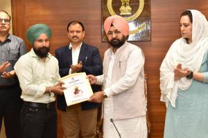 ਹਰਦੀਪ ਸਿੰਘ ਮੁੰਡੀਆਂ ਨੇ 14 ਉਮੀਦਵਾਰਾਂ ਨੂੰ ਤਰਸ ਦੇ ਆਧਾਰ ‘ਤੇ ਨਿਯੁਕਤੀ ਪੱਤਰ ਸੌਂਪੇ