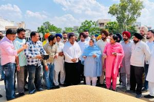 ਵਿਧਾਇਕ ਸ੍ਰੀਮਤੀ ਨਰਿੰਦਰ ਕੌਰ ਭਰਾਜ ਨੇ ਅਨਾਜ ਮੰਡੀ ਭਵਾਨੀਗੜ੍ਹ ਵਿਖੇ ਕਣਕ ਦੀ ਖਰੀਦ ਕਰਵਾਈ ਸ਼ੁਰੂ