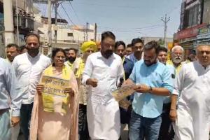 ਦਲਬਦਲੂ ਸੰਸਦ ਮੈਂਬਰਾਂ ਵਿਰੁੱਧ ਸੁਨਾਮ ਵਿਖੇ ਗੁੱਸਾ ਫੁੱਟਿਆ, ਟੀਮ ਅਮਨ ਅਰੋੜਾ ਵੱਲੋਂ ਰੋਸ ਪ੍ਰਦਰਸ਼ਨ 