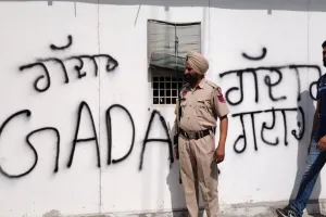 ਜਲੰਧਰ ਵਿੱਚ ਹਰਭਜਨ ਸਿੰਘ ਦੇ ਘਰ ਦੇ ਬਾਹਰ ਲਿਖਿਆ 'ਗੱਦਾਰ': 'ਆਪ' ਯੂਥ ਵਿੰਗ ਵੱਲੋਂ ਭਾਜਪਾ 'ਚ ਸ਼ਾਮਲ ਹੋਣ ਦੇ ਵਿਰੋਧ 'ਚ ਪ੍ਰਦਰਸ਼ਨ