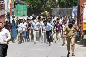 ਨੋਇਡਾ ਵਿੱਚ ਲਗਾਤਾਰ ਦੂਜੇ ਦਿਨ ਵੀ ਹੰਗਾਮਾ, ਪੁਲਿਸ ਨਾਲ ਝੜਪ ਅਤੇ ਪਥਰਾਅ