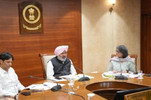 ਭਗਵੰਤ ਮਾਨ ਸਰਕਾਰ ਵੱਲੋਂ ਜਨਤਕ ਸੇਵਾਵਾਂ ਵਿੱਚ ਸੁਧਾਰ ਲਈ ਬਕਾਇਆ ਆਰ.ਸੀ. ਅਤੇ ਡਰਾਈਵਿੰਗ ਲਾਇਸੰਸ ਅਰਜ਼ੀਆਂ ਦੇ ਸਮਾਂਬੱਧ ਨਿਪਟਾਰੇ ਦੇ ਨਿਰਦੇਸ਼: ਹਰਪਾਲ ਸਿੰਘ ਚੀਮਾ