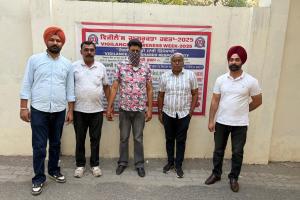 ਵਿਜੀਲੈਂਸ ਬਿਊਰੋ ਵੱਲੋਂ 15,000 ਰੁਪਏ ਰਿਸ਼ਵਤ ਲੈਂਦਾ ਪਟਵਾਰੀ ਰੰਗੇ ਹੱਥੀਂ ਕਾਬੂ