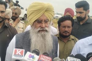 ਕੈਬਨਿਟ ਮੰਤਰੀ ਸ. ਗੁਰਮੀਤ ਸਿੰਘ ਖੁੱਡੀਆਂ ਵੱਲੋਂ ਗੜ੍ਹੇਮਾਰੀ ਨਾਲ ਨੁਕਸਾਨੀ ਕਣਕ ਦੀ ਫਸਲ ਦਾ ਲਿਆ ਜਾਇਜ਼ਾ