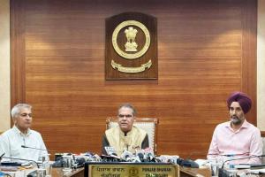 ਪੰਜਾਬ ਸਰਕਾਰ ਨੇ ਰਿਕਾਰਡ ਮਾਲੀਏ, 1,300 ਕਰੋੜ ਰੁਪਏ ਦੇ ਸੜਕੀ ਕੰਮਾਂ ਅਤੇ ਵਿਆਪਕ ਨਾਗਰਿਕ ਸੁਧਾਰਾਂ ਨਾਲ ਸ਼ਹਿਰੀ ਬੁਨਿਆਦੀ ਢਾਂਚੇ ਦੇ ਵਿਕਾਸ ਵਿੱਚ ਲਿਆਂਦੀ ਤੇਜ਼ੀ