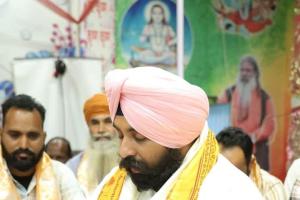 ਕੈਬਨਿਟ ਮੰਤਰੀ ਹਰਜੋਤ ਬੈਂਸ ਵੱਲੋਂ ਹਨੂੰਮਾਨ ਜਨਮ ਉਤਸਵ ਮੌਕੇ ਕੋਟਲਾ ਆਸ਼ਰਮ ਦਾ ਦੌਰਾ