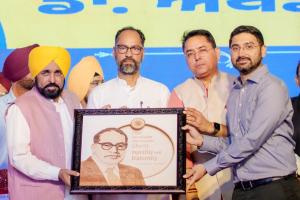 ਕਾਂਗਰਸ ਅਤੇ ਅਕਾਲੀਆਂ ਨੇ ਗਰੀਬਾਂ ਤੋਂ ਸਿੱਖਿਆ ਖੋਹ ਕੇ ਅਤੇ ਸਕਾਲਰਸ਼ਿਪ ਦਾ ਪੈਸੇ ਹੜੱਪ ਕੇ ਬਾਬਾ ਸਾਹਿਬ ਅੰਬੇਡਕਰ ਦੀ ਪਿੱਠ ਵਿੱਚ ਛੁਰਾ ਮਾਰਿਆ: ਮੁੱਖ ਮੰਤਰੀ ਭਗਵੰਤ ਸਿੰਘ ਮਾਨ