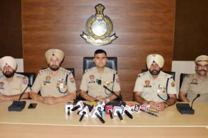 ਵਿਦੇਸ਼ੀ ਸਬੰਧਾਂ ਵਾਲੇ ਨਸ਼ਾ ਅਤੇ ਹਥਿਆਰ ਤਸਕਰੀ ਮਾਡਿਊਲ ਦੇ ਚਾਰ ਕਾਰਕੁੰਨ ਗ੍ਰਿਫਤਾਰ; 9.9 ਕਿਲੋ ਹੈਰੋਇਨ, ਦੋ ਪਿਸਤੌਲਾਂ ਬਰਾਮਦ