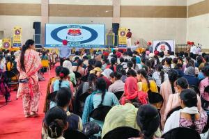 ਪੰਜਾਬ ਪੁਲਿਸ ਦਾ ‘ਸੰਪਰਕ ਅਭਿਆਨ’ ਨੌਜਵਾਨਾਂ ਨੂੰ ਗੈਂਗਸਟਰਾਂ ਦੀ ਹਨ੍ਹੇਰੀ ਦੁਨੀਆਂ ’ਚ  ਸ਼ਾਮਲ ਹੋਣ ਦੇ ਮਾਰੂ ਪ੍ਰਭਾਵਾਂ ਤੋਂ ਜਾਗਰੂਕ ਕਰਵਾ ਰਿਹੈ; ਲੋਕਾਂ ਵੱਲੋਂ ਕਮਿਊਨਿਟੀ ਪੁਲਿਸਿੰਗ ਪਹਿਲ ਦੀ ਸ਼ਲਾਘਾ