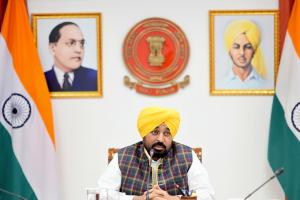 ਮੁੱਖ ਮੰਤਰੀ ਭਗਵੰਤ ਸਿੰਘ ਮਾਨ ਵੱਲੋਂ ਡਿਪਟੀ ਕਮਿਸ਼ਨਰਾਂ ਨੂੰ ਸਮਾਂ ਹੱਦ ਤੋਂ ਪਹਿਲਾਂ ਹੜ੍ਹ ਸੁਰੱਖਿਆ ਕਾਰਜ ਨੇਪਰੇ ਚਾੜ੍ਹਨ ਦੇ ਆਦੇਸ਼; ਕਿਹਾ ਕਿ ਸਰਕਾਰ ਲੋਕਾਂ ਨਾਲ ਮਜ਼ਬੂਤੀ ਨਾਲ ਖੜ੍ਹੀ ਹੈ