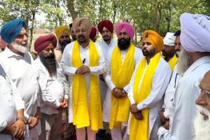 2.30 ਕਰੋੜ ਰੁਪਏ ਦੇ ਵਿਕਾਸ ਕਾਰਜਾਂ ਦੀ ਵਿਧਾਇਕ ਕੁਲਵੰਤ ਸਿੰਘ ਪੰਡੋਰੀ ਅਤੇ ਚੇਅਰਮੈਨ ਦਲਵੀਰ ਸਿੰਘ ਢਿੱਲੋਂ ਵੱਲੋਂ ਸ਼ੁਰੂਆਤ