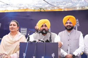 BJP ਦੇ ਹੱਥ 700 ਕਿਸਾਨਾਂ ਦੇ ਖ਼ੂਨ ਨਾਲ ਰੰਗੇ ਹੋਏ, ਪੰਜਾਬ ਕਾਲੇ ਖੇਤੀ ਕਾਨੂੰਨਾਂ ਦੇ ਅਪਮਾਨ ਨੂੰ ਨਹੀਂ ਭੁੱਲੇਗਾ:CM Mann