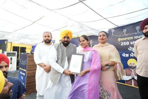 ਮੁੱਖ ਮੰਤਰੀ ਭਗਵੰਤ ਸਿੰਘ ਮਾਨ ਵੱਲੋਂ ਵਿਸ਼ਵ ਪੱਧਰੀ ਸਹੂਲਤਾਂ ਨਾਲ ਲੈਸ 250 ਪੇਂਡੂ ਖੇਡ ਮੈਦਾਨਾਂ ਦਾ ਉਦਘਾਟਨ; ਕਿਹਾ, ਪੰਜਾਬ ਦੇ ਪਿੰਡਾਂ ਤੋਂ ਅੰਤਰਰਾਸ਼ਟਰੀ ਪੱਧਰ ਦੇ ਖਿਡਾਰੀ ਪੈਦਾ ਹੋਣਗੇ