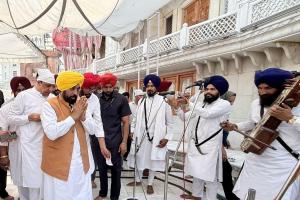 ਮੁੱਖ ਮੰਤਰੀ ਭਗਵੰਤ ਸਿੰਘ ਮਾਨ ਨੇ ਸ੍ਰੀ ਹਰਿਮੰਦਰ ਸਾਹਿਬ ਵਿਖੇ ਮੱਥਾ ਟੇਕਿਆ, ਬੇਅਦਬੀ ਵਿਰੋਧੀ ਇਤਿਹਾਸਕ ਕਾਨੂੰਨ ਬਣਾਉਣ ਦੀ ਸੋਝੀ ਤੇ ਬਲ ਬਖ਼ਸ਼ਣ ਲਈ ਪ੍ਰਮਾਤਮਾ ਦਾ ਸ਼ੁਕਰਾਨਾ ਕੀਤਾ
