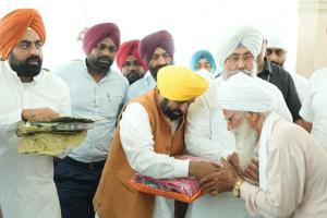 ਅਕਾਲੀਆਂ ਨੇ ਬੇਅਦਬੀ ਦੀ ਆਗਿਆ ਦਿੱਤੀ ਅਤੇ ਦੋਸ਼ੀਆਂ ਨੂੰ ਬਚਾ ਕੇ ਰੱਖਿਆ, ਅੱਜ ਉਹ 25 ਲੋਕਾਂ ਨੂੰ ਵੀ ਇਕੱਠੇ ਨਹੀਂ ਕਰ ਸਕਦੇ: ਮੁੱਖ ਮੰਤਰੀ ਭਗਵੰਤ ਸਿੰਘ ਮਾਨ