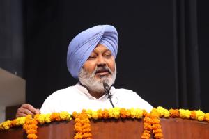 ਭਗਵੰਤ ਮਾਨ ਸਰਕਾਰ ਸ੍ਰੀ ਗੁਰੂ ਰਵਿਦਾਸ ਜੀ ਵੱਲੋਂ ਦਰਸਾਏ ਸਮਾਨਤਾ ਦੇ ਸਿਧਾਂਤਾਂ `ਤੇ ਕੰਮ ਕਰ ਰਹੀ ਹੈ; ਨੌਜਵਾਨ ਗੁਰੂ ਸਾਹਿਬ ਦੇ ‘ਬੇਗਮਪੁਰਾ’ ਦੇ ਸੰਕਲਪ ਵਾਲਾ ਭਾਰਤ ਬਣਾਉਣ ਲਈ ਅੱਗੇ ਆਉਣ: ਹਰਪਾਲ ਸਿੰਘ ਚੀਮਾ