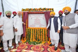 ਭਗਵੰਤ ਮਾਨ ਸਰਕਾਰ ਵੱਲੋਂ ਪਿੰਡ ਸਤੌਜ ਤੋਂ ਬਿਜਲੀ ਦੀਆਂ ਤਾਰਾਂ ਅੰਡਰਗਰਾਊਂਡ ਕਰਨ ਦੇ ਪ੍ਰਾਜੈਕਟ ਦੀ ਸ਼ੁਰੂਆਤ, ਪਿੰਡਾਂ ਨੂੰ ਖੰਭਿਆਂ ਤੋਂ ਮੁਕਤ ਕਰਨ ਨਾਲ ਪੰਜਾਬ ਦੇ ਕਿਸਾਨਾਂ ਨੂੰ ਵੱਡੀ ਰਾਹਤ ਮਿਲੇਗੀ