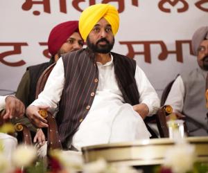 ਮੁੱਖ ਮੰਤਰੀ ਨੇ ਨੌਵੇਂ ਪਾਤਸ਼ਾਹ ਸ੍ਰੀ ਗੁਰੂ ਤੇਗ਼ ਬਹਾਦਰ ਜੀ ਦੇ ਚਰਨ ਛੋਹ ਪ੍ਰਾਪਤ 142 ਪਿੰਡਾਂ ਤੇ ਸ਼ਹਿਰਾਂ ਦੇ ਵਿਕਾਸ ਲਈ 71 ਕਰੋੜ ਰੁਪਏ ਦੇ ਚੈੱਕ ਵੰਡੇ