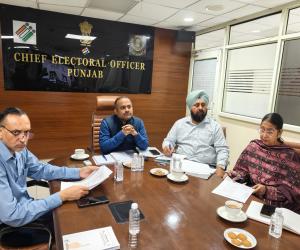 ਤਰਨ ਤਾਰਨ ਜ਼ਿਮਨੀ ਚੋਣ: 11 ਨਵੰਬਰ ਨੂੰ ਵੋਟਾਂ ਤੋਂ ਪਹਿਲਾਂ ਮੁੱਖ ਚੋਣ ਅਧਿਕਾਰੀ ਵੱਲੋਂ ਜ਼ਿਲ੍ਹਾ ਅਧਿਕਾਰੀਆਂ ਨਾਲ ਫਾਈਨਲ ਸਮੀਖਿਆ ਮੀਟੰਗ