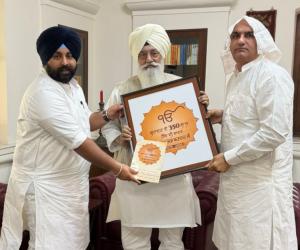 ਹਰਜੋਤ ਸਿੰਘ ਬੈਂਸ ਅਤੇ ਦੀਪਕ ਬਾਲੀ ਵੱਲੋਂ ਬਾਬਾ ਗੁਰਿੰਦਰ ਸਿੰਘ ਢਿੱਲੋਂ ਨੂੰ ਸ੍ਰੀ ਗੁਰੂ ਤੇਗ਼ ਬਹਾਦਰ ਜੀ ਦੇ 350ਵੇਂ ਸ਼ਹੀਦੀ ਦਿਹਾੜੇ ਸਬੰਧੀ ਸਮਾਗਮਾਂ ਲਈ ਸੱਦਾ