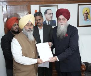 ਪੰਜਾਬ ਵਿਧਾਨ ਸਭਾ ਸਪੀਕਰ ਨੇ ਨਵੇਂ ਚੁਣੇ ਵਿਧਾਇਕ ਹਰਮੀਤ ਸਿੰਘ ਸੰਧੂ ਨੂੰ ਸਹੁੰ ਚੁਕਾਈ