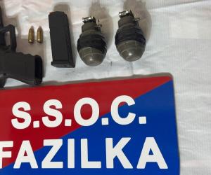 ਫਾਜ਼ਿਲਕਾ ਵਿੱਚ ਸਰਹੱਦ ਪਾਰੋਂ ਹਥਿਆਰਾਂ ਦੀ ਤਸਕਰੀ ਦੇ ਮਾਡਿਊਲ ਦਾ ਪਰਦਾਫਾਸ਼; 2 ਹੈਂਡ-ਗ੍ਰੇਨੇਡ, ਗਲੋਕ ਪਿਸਤੌਲ ਸਮੇਤ ਦੋ ਕਾਬੂ