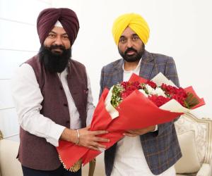 ਐਸ.ਸੀ. ਕਮਿਸ਼ਨ ਦੇ ਚੇਅਰਮੈਨ ਗੜ੍ਹੀ ਵੱਲੋਂ ਮੁੱਖ ਮੰਤਰੀ ਭਗਵੰਤ ਸਿੰਘ ਮਾਨ ਨਾਲ ਮੁਲਾਕਾਤ