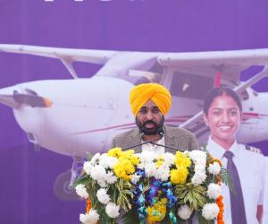 ਮੁੱਖ ਮੰਤਰੀ ਭਗਵੰਤ ਸਿੰਘ ਮਾਨ ਵੱਲੋਂ ਆਉਣ ਵਾਲੇ ਸਾਲਾਂ ਵਿੱਚ ਪੰਜਾਬ ਦੇ ਹਵਾਬਾਜ਼ੀ ਉਦਯੋਗ ਦਾ ਕੇਂਦਰ ਬਣਨ ਦੀ ਪੇਸ਼ੀਨਗੋਈ; ਪਟਿਆਲਾ ਫਲਾਇੰਗ ਕਲੱਬ ਵਿੱਚ ਏਅਰਕ੍ਰਾਫਟ ਇੰਜਨੀਅਰਾਂ ਨਾਲ ਕੀਤੀ ਗੱਲਬਾਤ