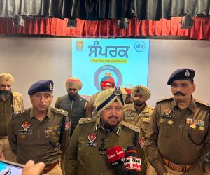 “ਯੁੱਧ ਨਸ਼ਿਆਂ ਵਿਰੁੱਧ ਮੁਹਿੰਮ ਪੜਾਅ ਦੂਜਾ ” ਮਿਸ਼ਨ ‘ਸੰਪਰਕ’ ਤਹਿਤ ਮਾਲੇਰਕੋਟਲਾ 'ਚ ਜ਼ਿਲ੍ਹਾ ਪੁਲਿਸ ਵੱਲੋਂ ਮਹੱਤਵਪੂਰਣ ਮੀਟਿੰਗ