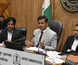 ‘ਪੰਜਾਬ ਸੜਕ ਸਫਾਈ ਮਿਸ਼ਨ’ ; ਡਿਪਟੀ ਕਮਿਸ਼ਨਰ ਨੇ ਅਧਿਕਾਰੀਆਂ ਵੱਲੋਂ ਗੋਦ ਲਈਆਂ ਸੜਕਾਂ ਦੇ ਸੁਚੱਜੇ ਰੱਖ-ਰਖਾਅ ਲਈ ਕੀਤੇ ਜਾ ਰਹੇ ਯਤਨਾਂ ਦੀ ਕੀਤੀ ਸਮੀਖਿਆ