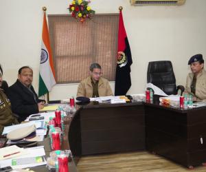 ਗੈਂਗਸਟਰਾਂ 'ਤੇ ਵਾਰ: ਡੀਜੀਪੀ ਪੰਜਾਬ ਨੇ ਸਰਹੱਦੀ ਜ਼ਿਲ੍ਹਿਆਂ ਵਿੱਚ ਗੈਂਗਸਟਰਾਂ ਵਿਰੁੱਧ ਚੱਲ ਰਹੀਆਂ ਕਾਰਵਾਈਆਂ ਦੀ ਕੀਤੀ ਸਮੀਖਿਆ