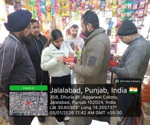 ਪੰਜਾਬ ਪ੍ਰਦੂਸ਼ਨ ਕੰਟਰੋਲ ਬੋਰਡ ਅਤੇ ਨਗਰ ਕੌਂਸਲ ਜਲਾਲਾਬਾਦ ਦੀ ਸਾਂਝੀ ਟੀਮ ਵੱਲੋਂ ਜਲਾਲਾਬਾਦ ਸ਼ਹਿਰ ਦੇ ਬਜਾਰਾਂ ਦੀ ਕੀਤੀ ਚੈਕਿੰਗ