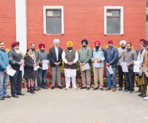 ਹਰਜੋਤ ਸਿੰਘ ਬੈਂਸ ਨੇ ਪੰਜਾਬ ਸਕੂਲ ਸਿੱਖਿਆ ਬੋਰਡ ਦੇ 21 ਕੱਚੇ ਕਰਮਚਾਰੀਆਂ ਨੂੰ ਰੈਗੂਲਰਾਈਜ਼ੇਸ਼ਨ ਸਰਟੀਫ਼ਿਕੇਟ ਸੌਂਪੇ