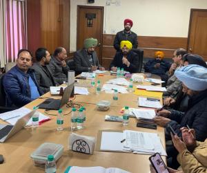 ਹਰਭਜਨ ਸਿੰਘ ਈ.ਟੀ.ਓ. ਵੱਲੋਂ ਸੂਬੇ ਵਿੱਚ ਸੜਕੀ ਬੁਨਿਆਦੀ ਢਾਂਚੇ ਦੀ ਮਜ਼ਬੂਤੀ ਲਈ ਲੋਕ ਨਿਰਮਾਣ ਵਿਭਾਗ ਦੇ ਕੰਮਾਂ ਦਾ ਜਾਇਜ਼ਾ