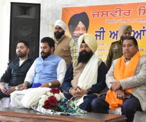 ਭਾਰਤ ਦਾ ਸੰਵਿਧਾਨ ਸਾਰੇ ਵਰਗਾਂ ਨੂੰ ਬਰਾਬਰ ਸੁਰੱਖਿਆ ਪ੍ਰਦਾਨ ਕਰਦੈ : ਜਸਵੀਰ ਸਿੰਘ ਗੜ੍ਹੀ